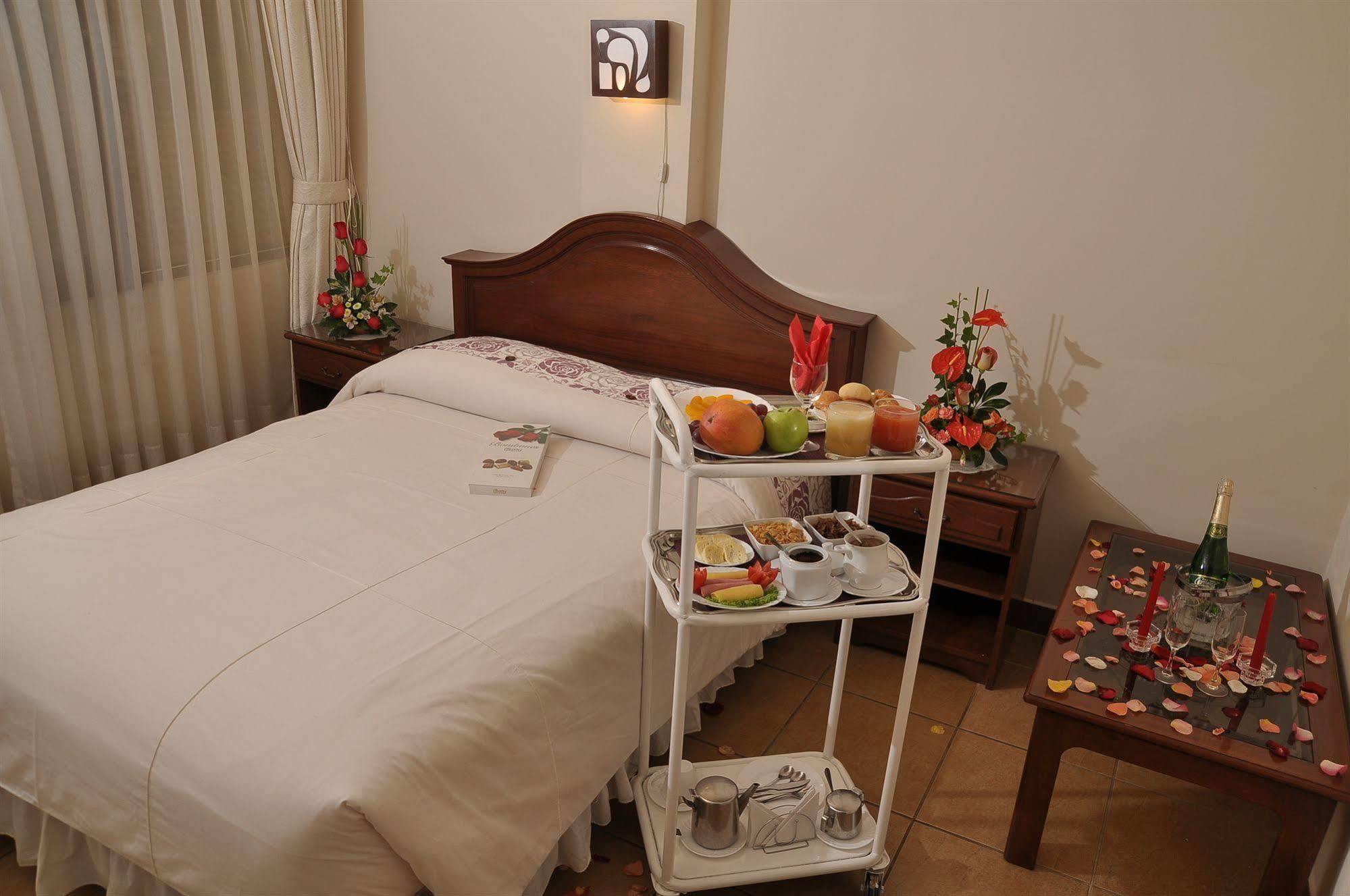 Apart Hotel Violettas Cochabamba Ngoại thất bức ảnh